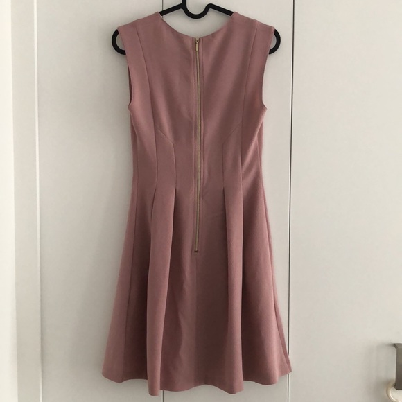 Dynamite dress - Picture 2 of 3